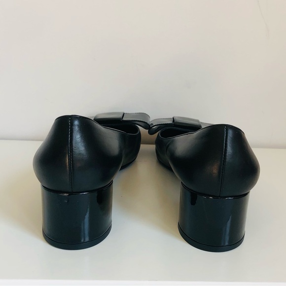 Louis Vuitton Monogram LV Bow Leather Heel 9.5 / 39.5 COA Authentic - Picture 7 of 10